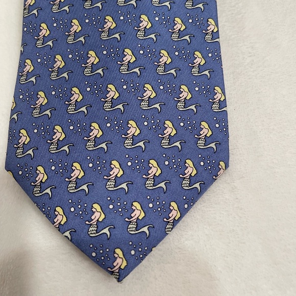 Men’s tie. Vineyard Vines, NWOT. Mermaid pattern - Picture 2 of 3
